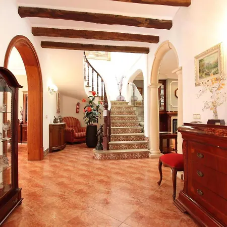 Lovely In Old Town By Renthousing Pollenca